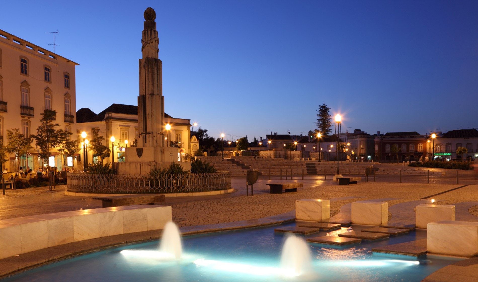 Praça Principal de Tavira à noite