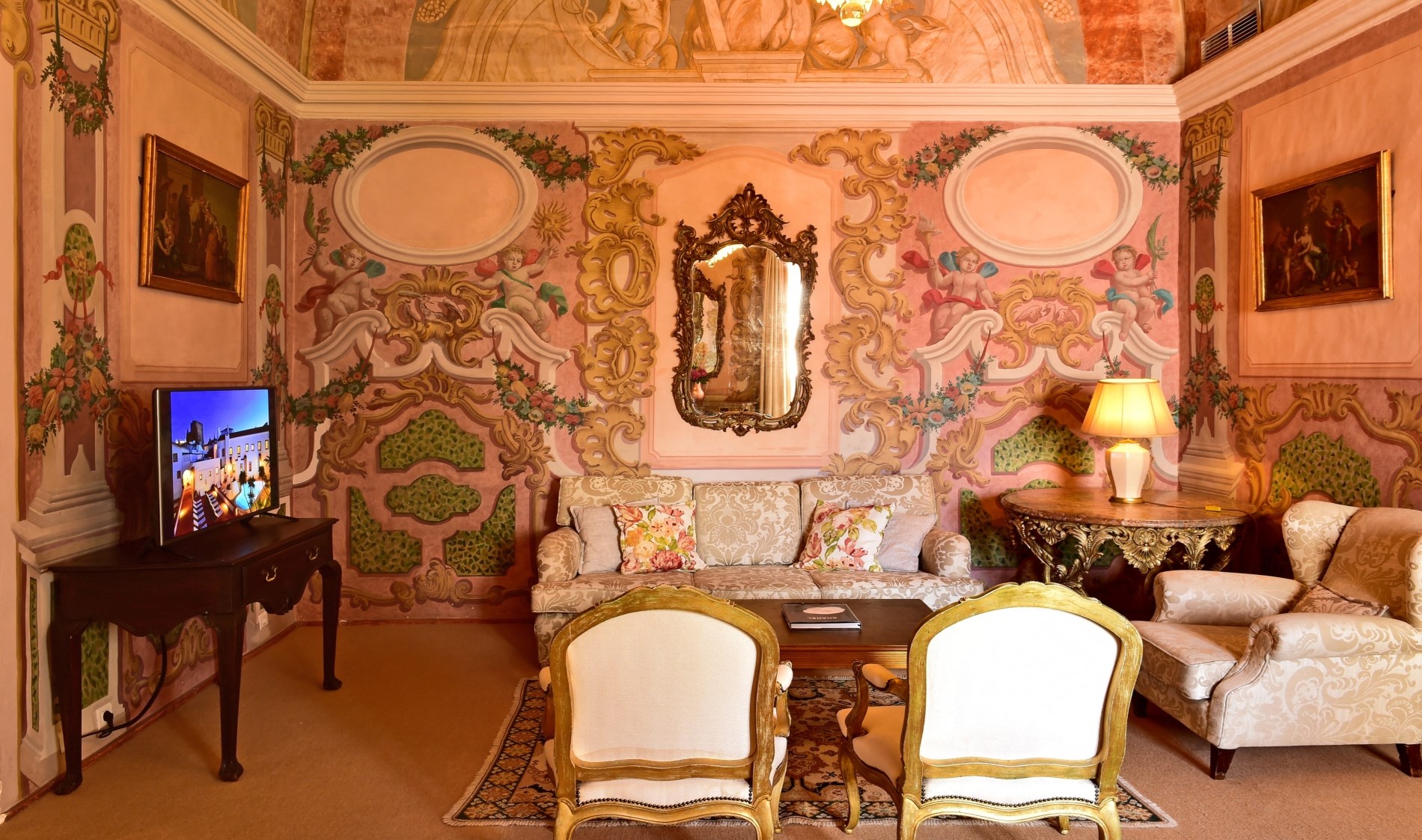 MASTER SUITE