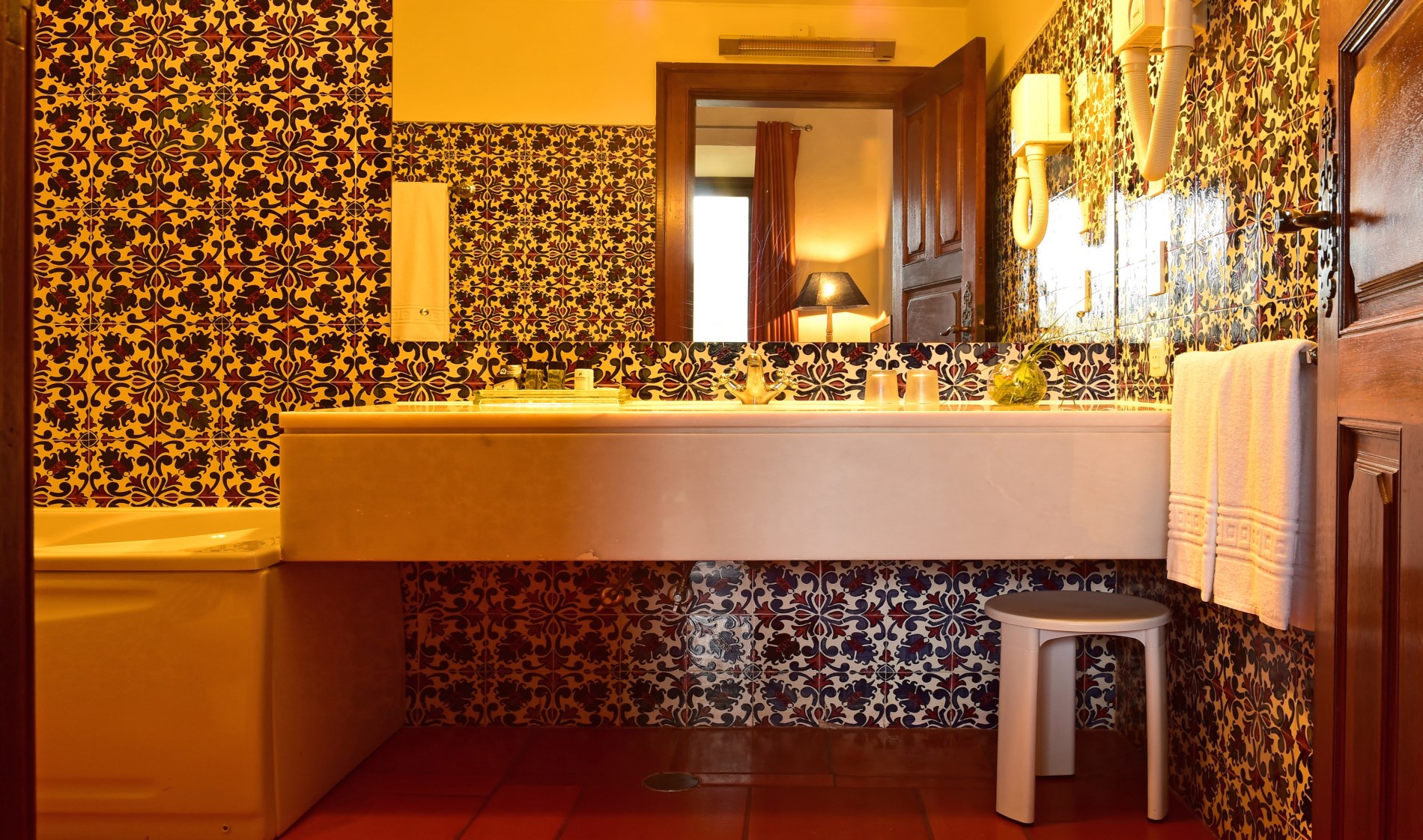SPECIAL SUITE