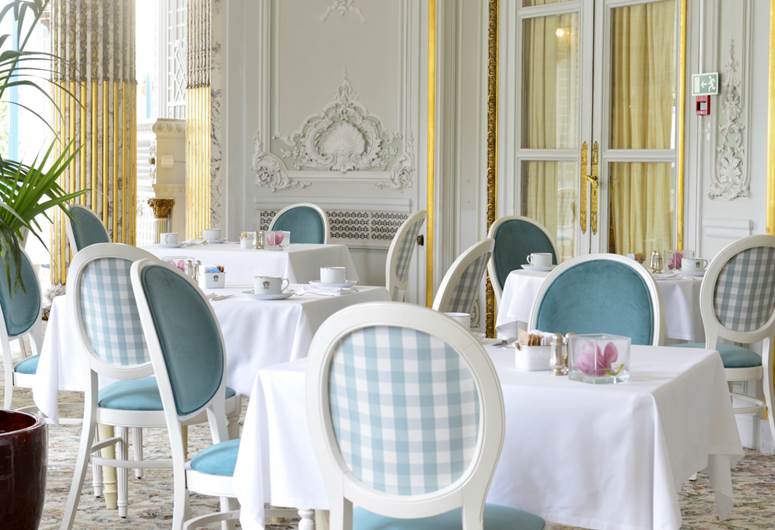 Restaurant In 5 Star Hotel In Lisbon