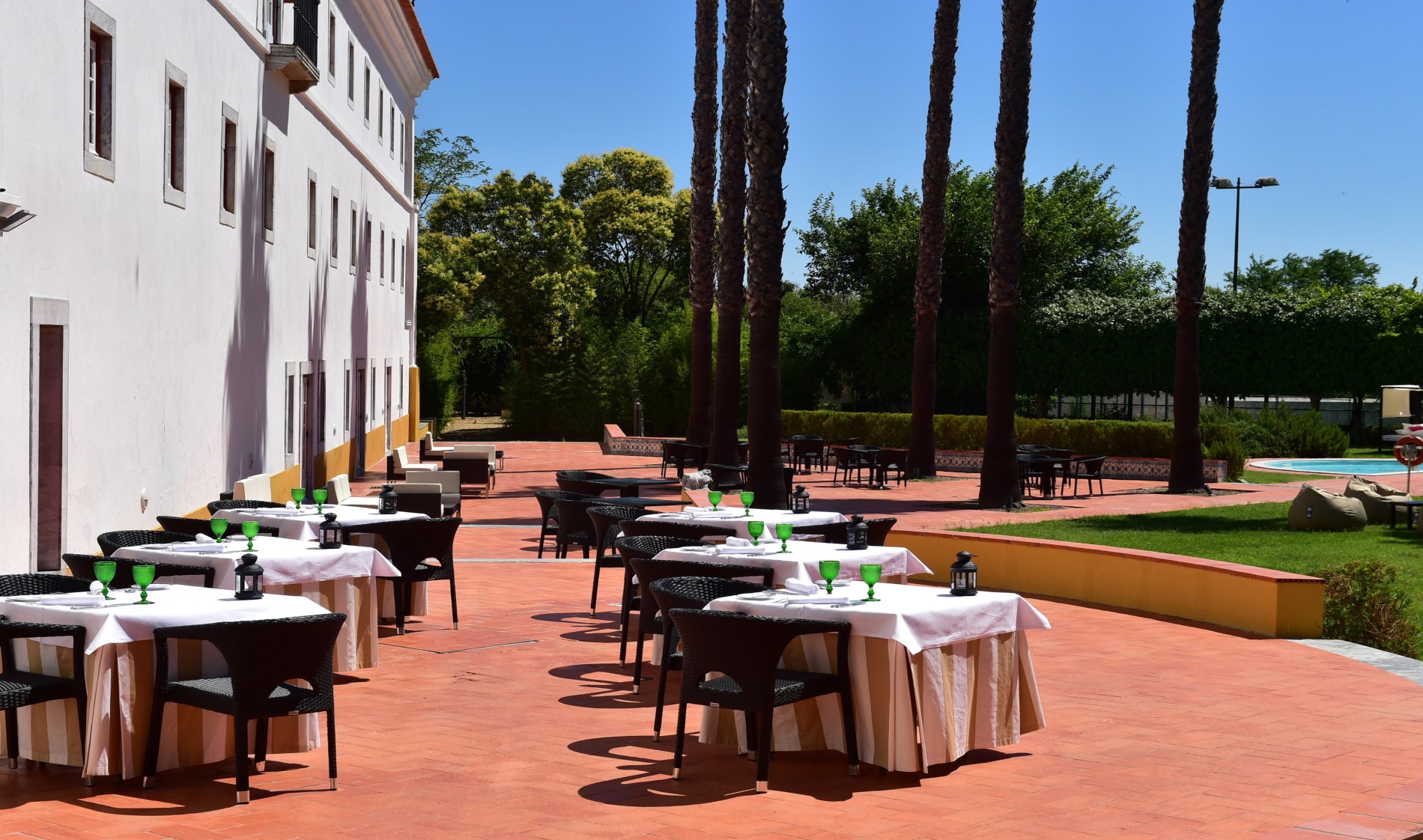 hotel-beja-pool-restaurant